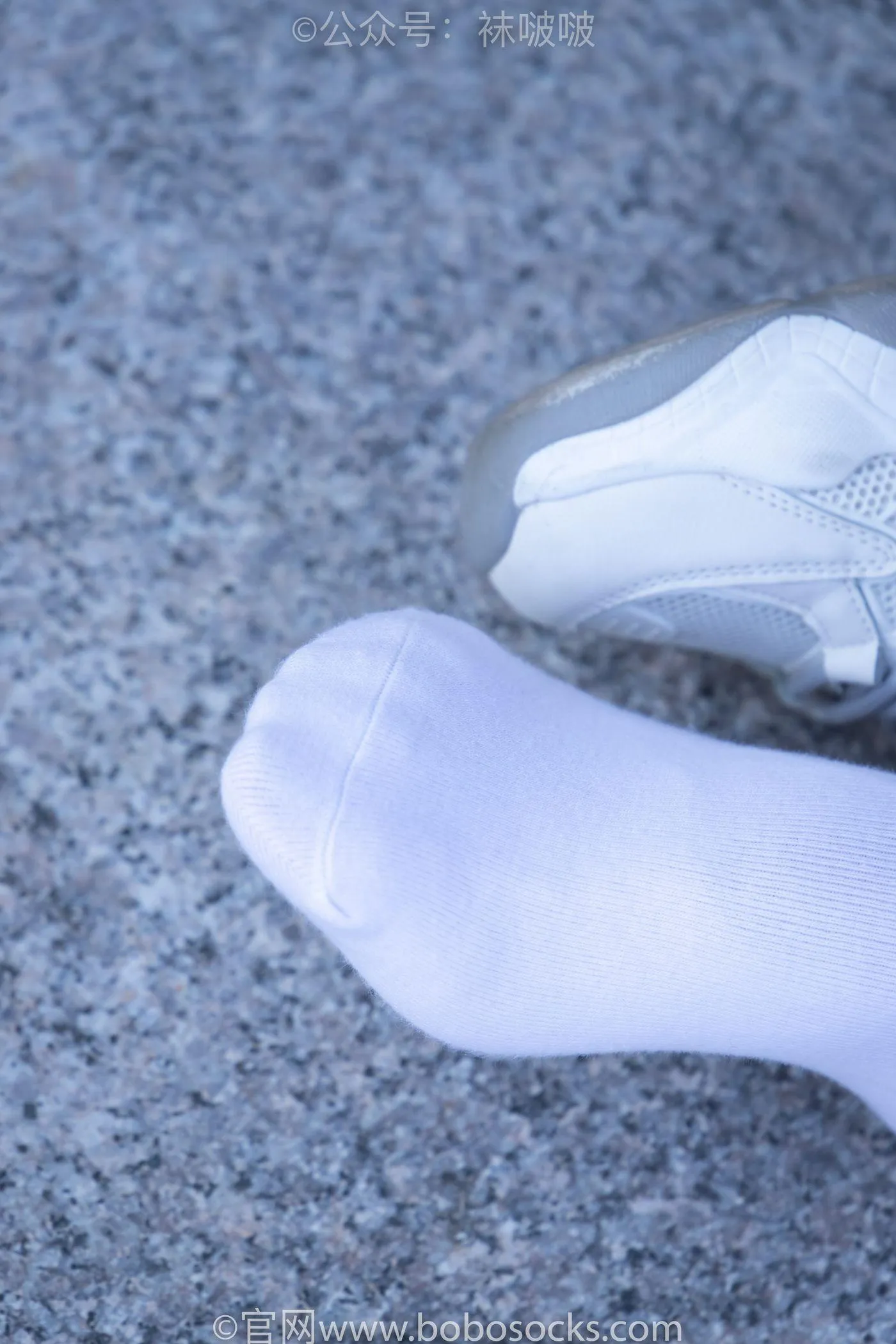 [BoBoSocks袜啵啵]NO.006 小米-运动鞋、白色小腿袜、裸足 [130P]插图7